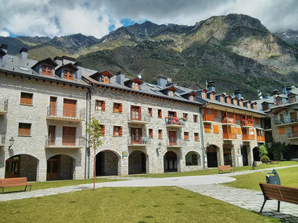 Apartamento Lamatriz Dequin Edificio Sayo 8 Benasque Dış mekan fotoğraf
